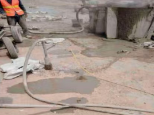 洋浦经济开发区水泥混凝土路面板底注浆技术 路面脱空注浆整治方案